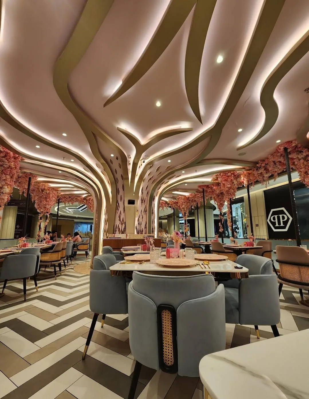 Opera Cafe & Lounge