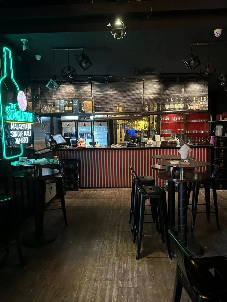 Hide-In Bistro & Lounge