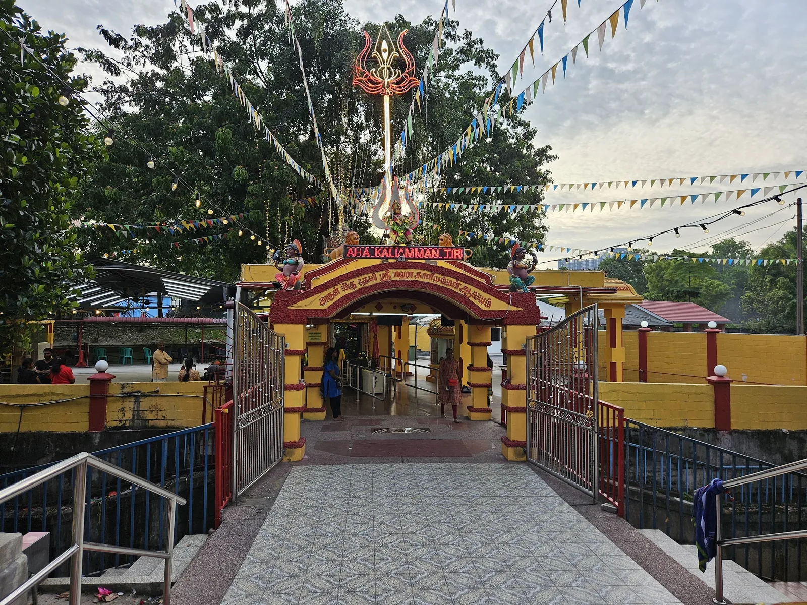 Sri Maha Kaliamman Temple Sentul Timur செந்துல் அருள்மிகு தேவி ஸ்ரீ மஹா காளியம்மன் ஆலயம்