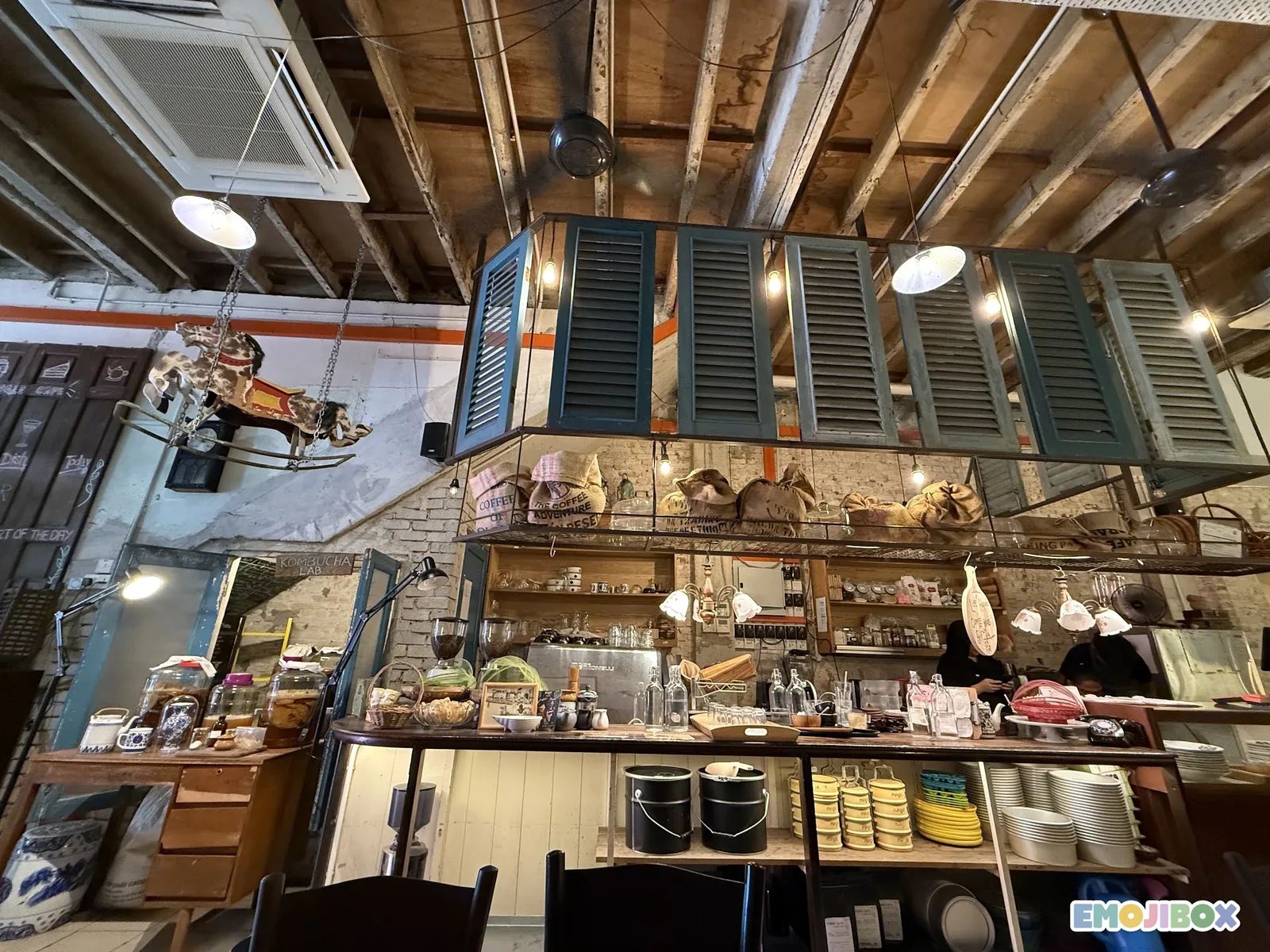 Mingle Cafe