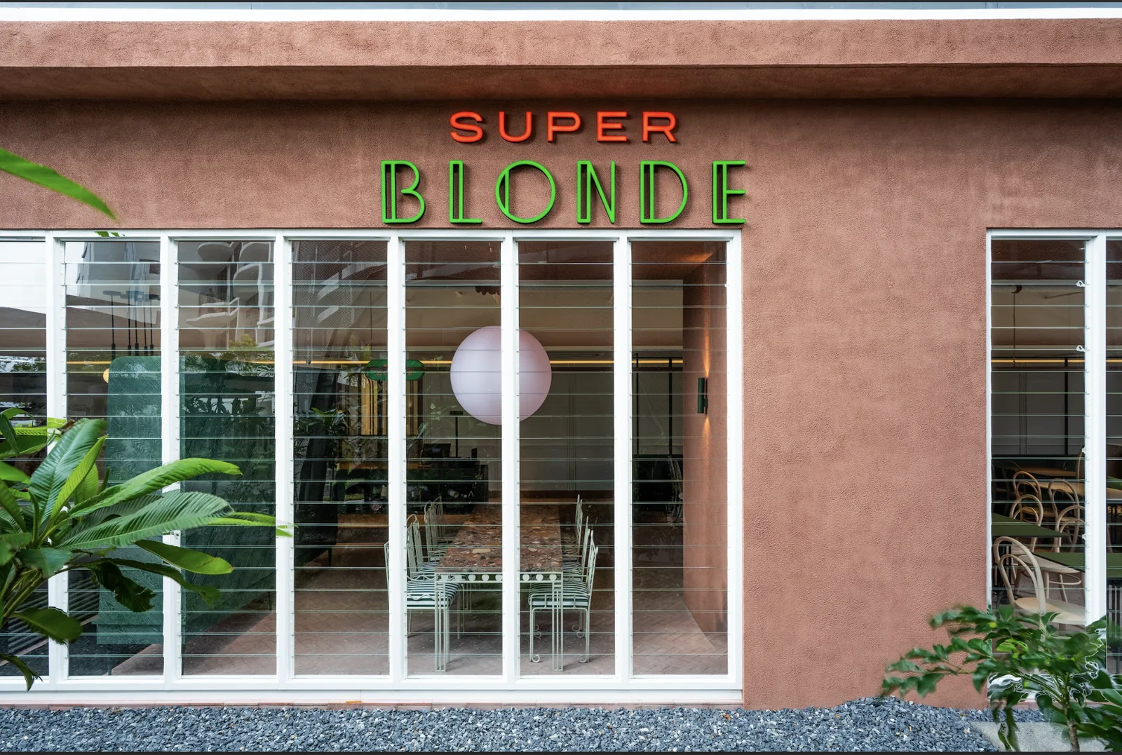 SUPER BLONDE