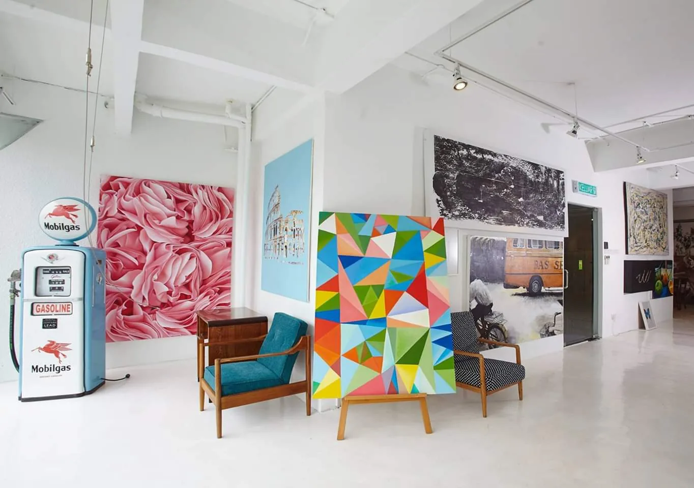 Artfordable Gallery - Malaysia's Affordable Art Gallery- 300 over abstract art and floral paintings here.