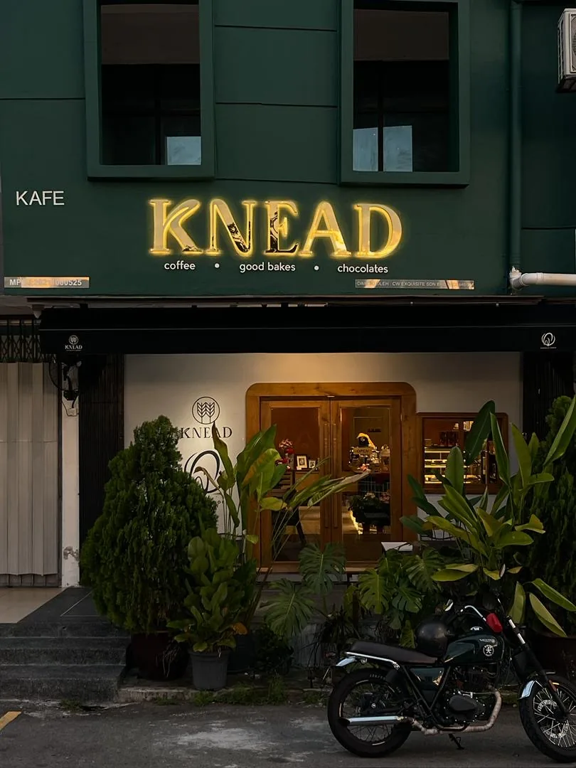 KNEAD by Chocolat World
