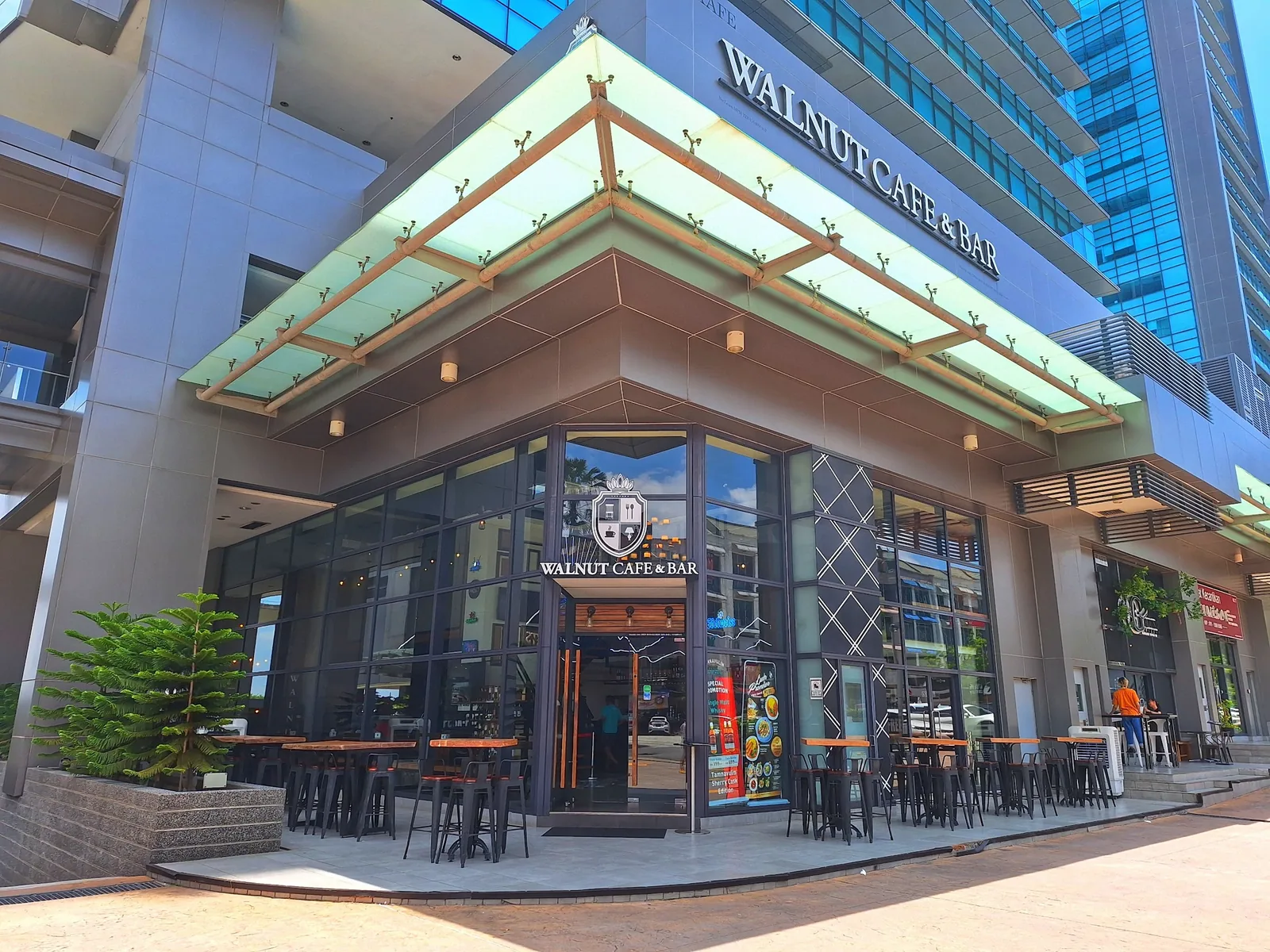 Walnut Cafe & Bar